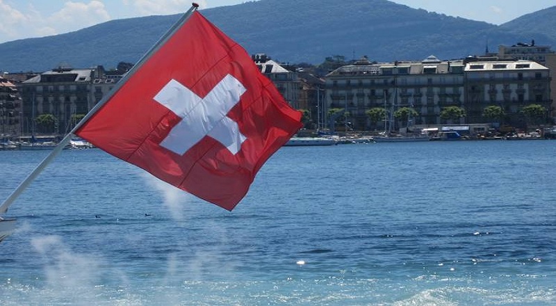 "ICU-வில் படுக்கைகள் இல்லை!". 2 மடங்காக அதிகரித்த கொரோனா. பிரபல நாடு வெளியிட்ட தகவல்.!!